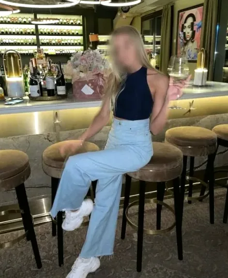 Anna, 34