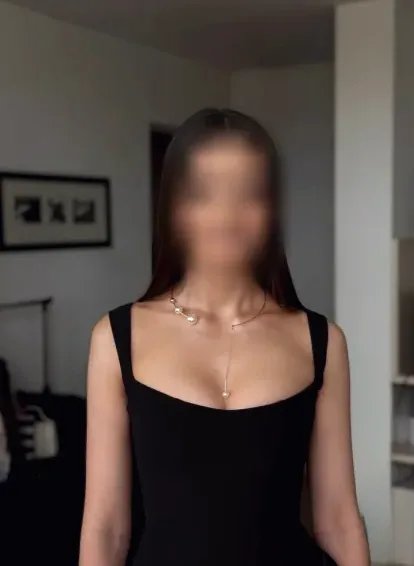 Chiara, 38