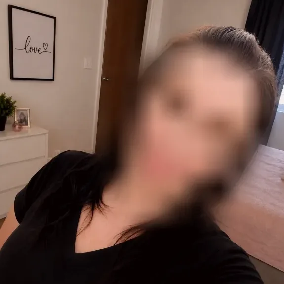 Clara, 37