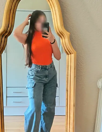 Daniela, 20