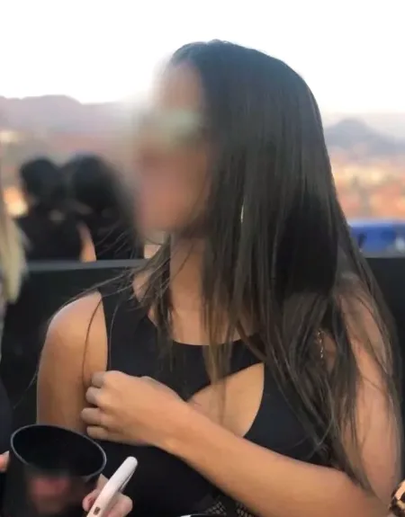 Elisabeth, 23