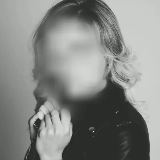 Lilly, 33