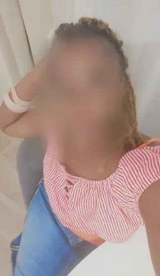 Sabrina, 29
